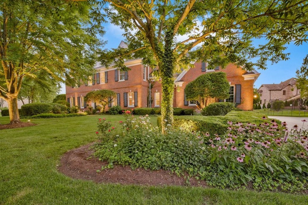 8010 Greenbriar Court Burr Ridge, IL 60527 - Photo 50 of 57 a view of a yard in front of a house
