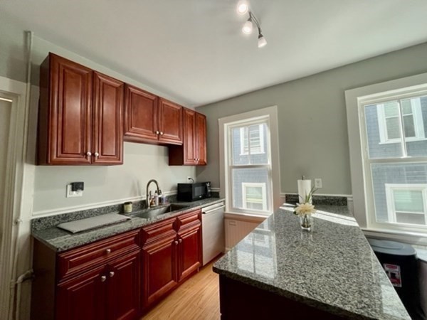82 Montebello Road Boston, MA 02130 - Photo 5 of 33