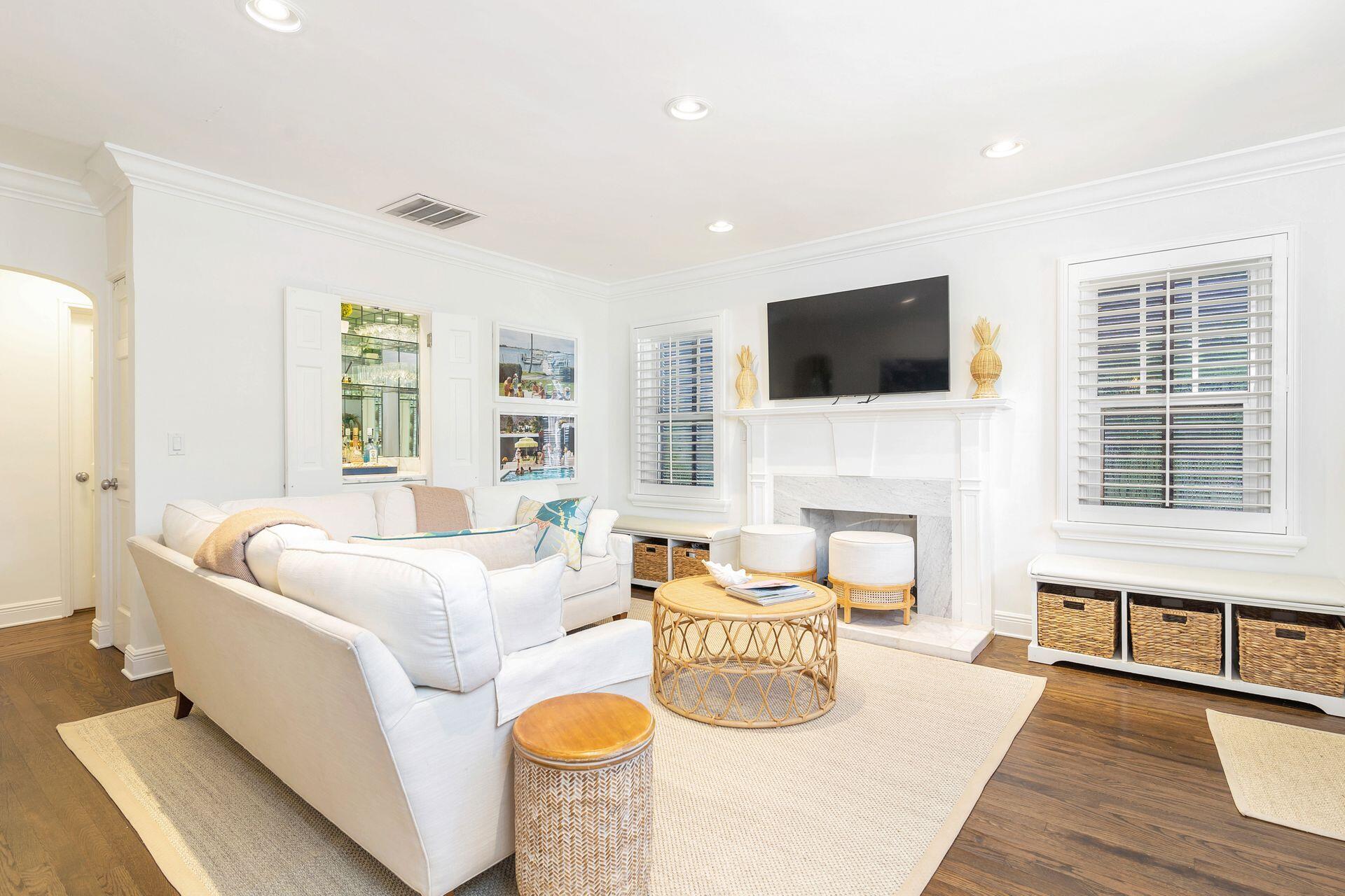 231 Cocoanut Row Palm Beach, FL 33480 - Photo 6 of 27 Living Room