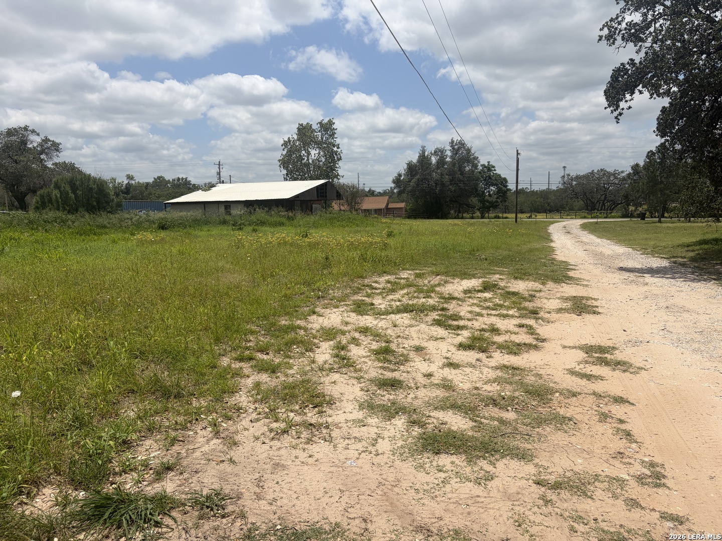 615 Rossville Road Devine, TX 78016 - Photo 4 of 5