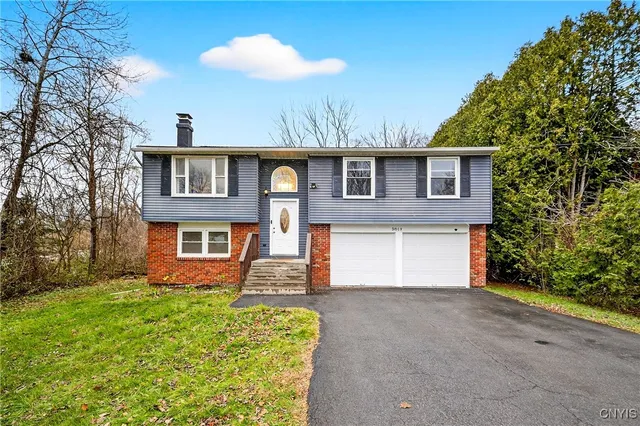 $260,000 | 5819 Reis Drive, Cicero, NY 13039