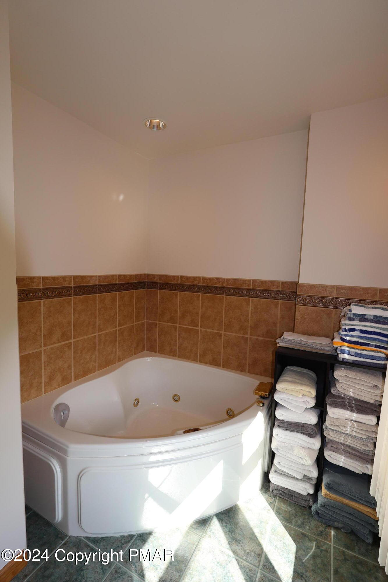 1179 Dotta Drive Pen Argyl, PA 18072 - Photo 24 of 39 a bathroom with a bathtub and white walls
