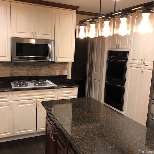 4781 South Valleyview Road West Bloomfield, MI 48323 - Photo 12 of 52 Gallery Image 12