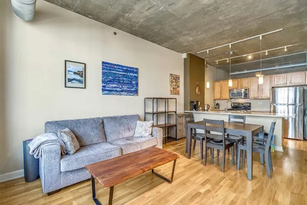 $387,000 | 1305 South Michigan Avenue, Unit 1506, Chicago, IL 60605