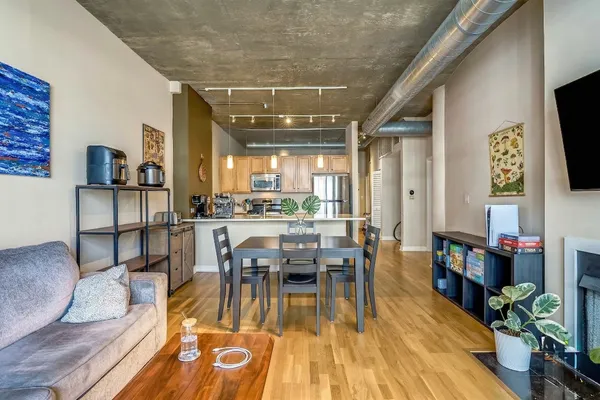 $387,000 | 1305 South Michigan Avenue, Unit 1506, Chicago, IL 60605