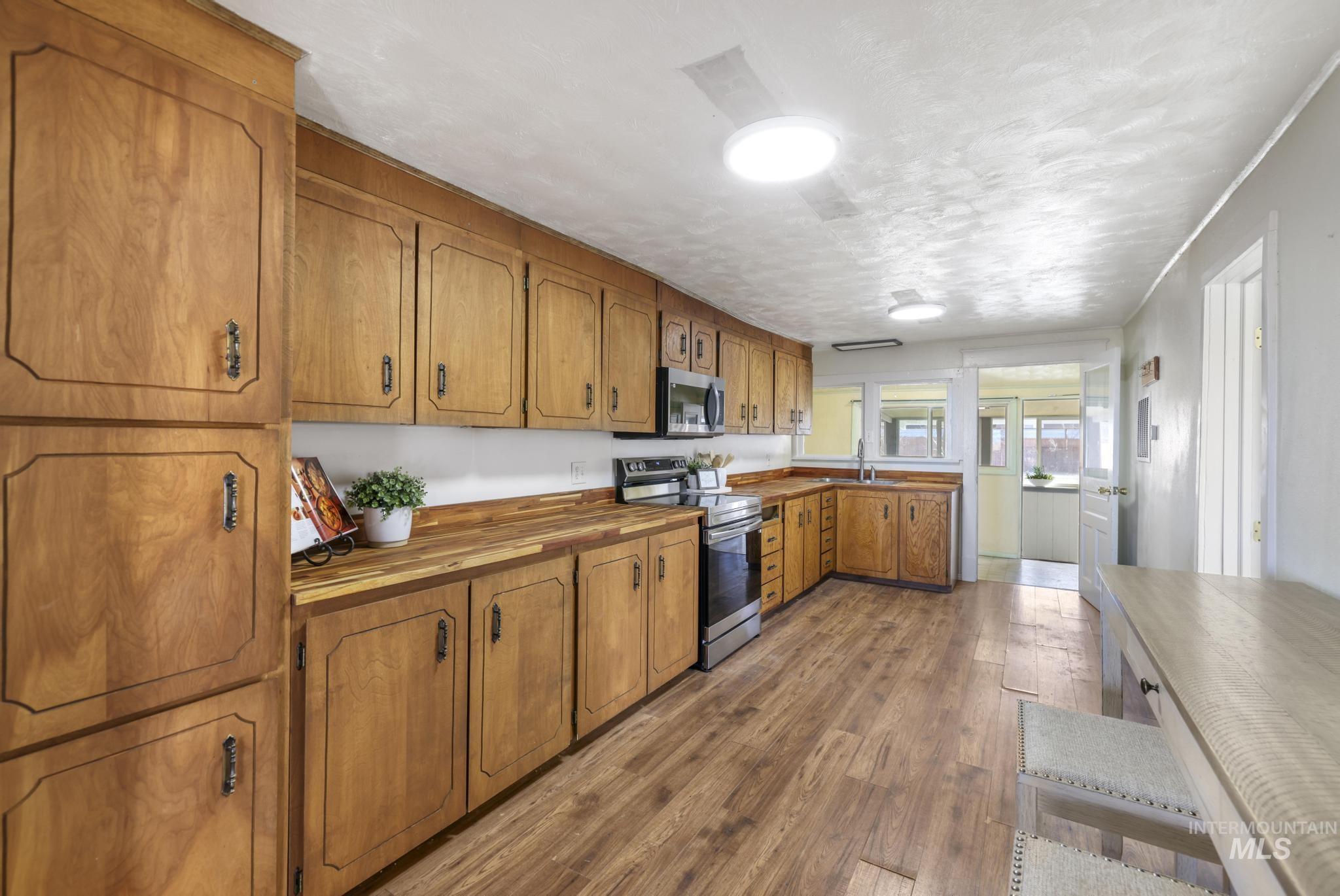 1017 Burley Avenue Buhl, ID 83316 - Photo 9 of 27