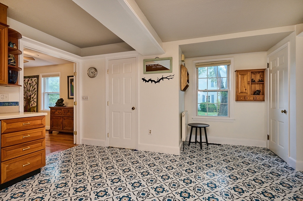 236 North Maple Street Northampton, MA 01062 - Photo 7 of 39