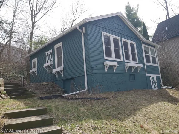 $1,375 | 913 Pearson Drive, Milford, MI 48381