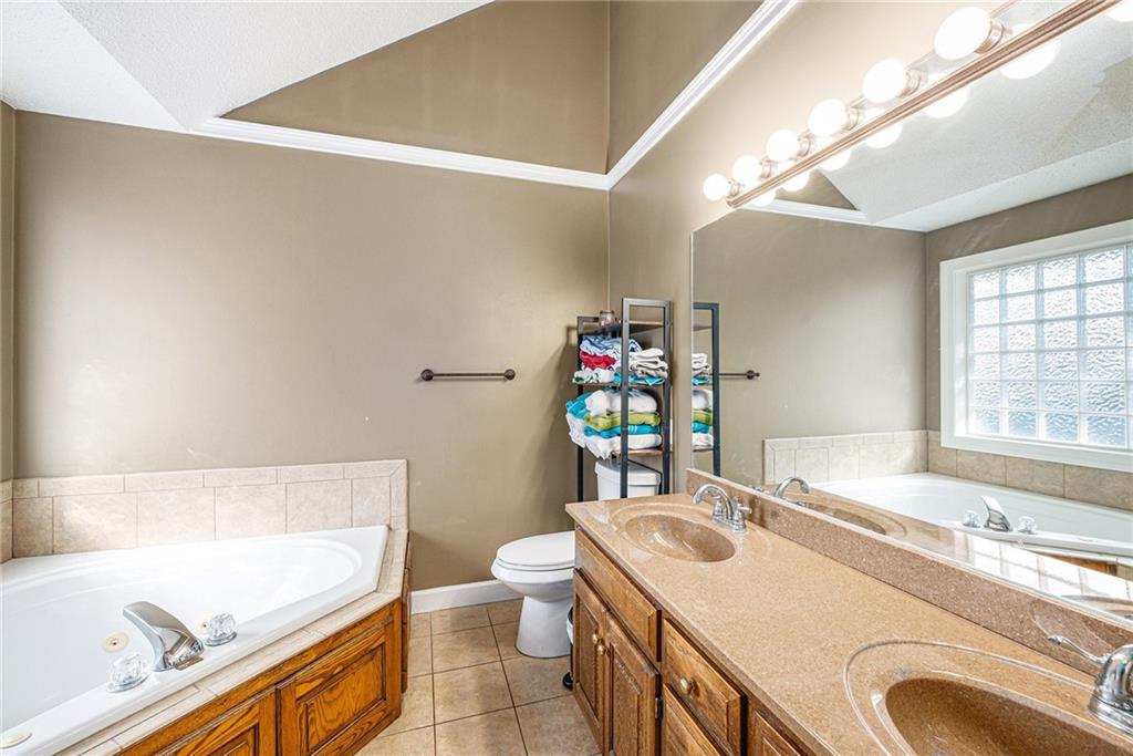 3542 Northeast Rock Creek Drive Kansas City, MO 64116 - Photo 9 of 23