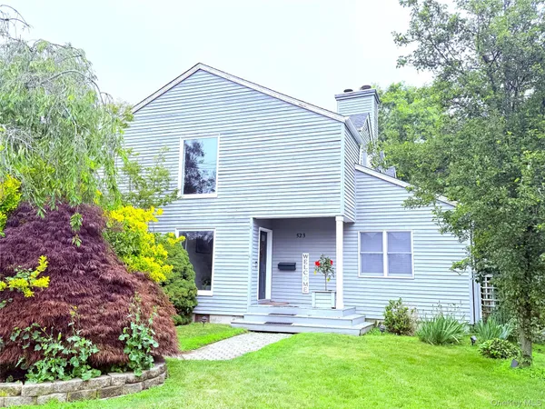 $699,999 | 523 Hellwig Lane, West Islip, NY 11795