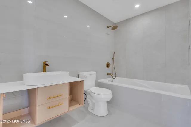 $990,000 | 55 Hickory Hill Road, Jackson, NJ 08527