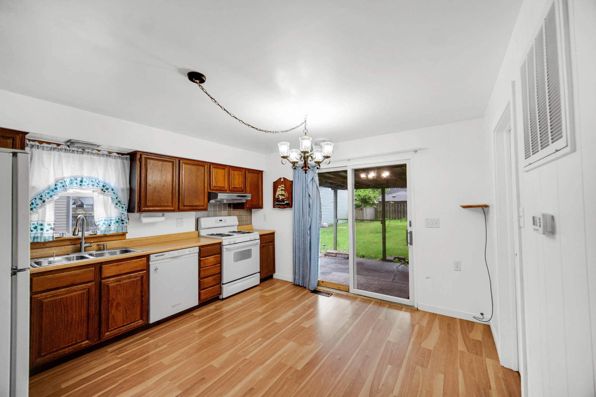 746 Imperial Road Valparaiso, IN 46385 - Photo 8 of 10 1920x1280