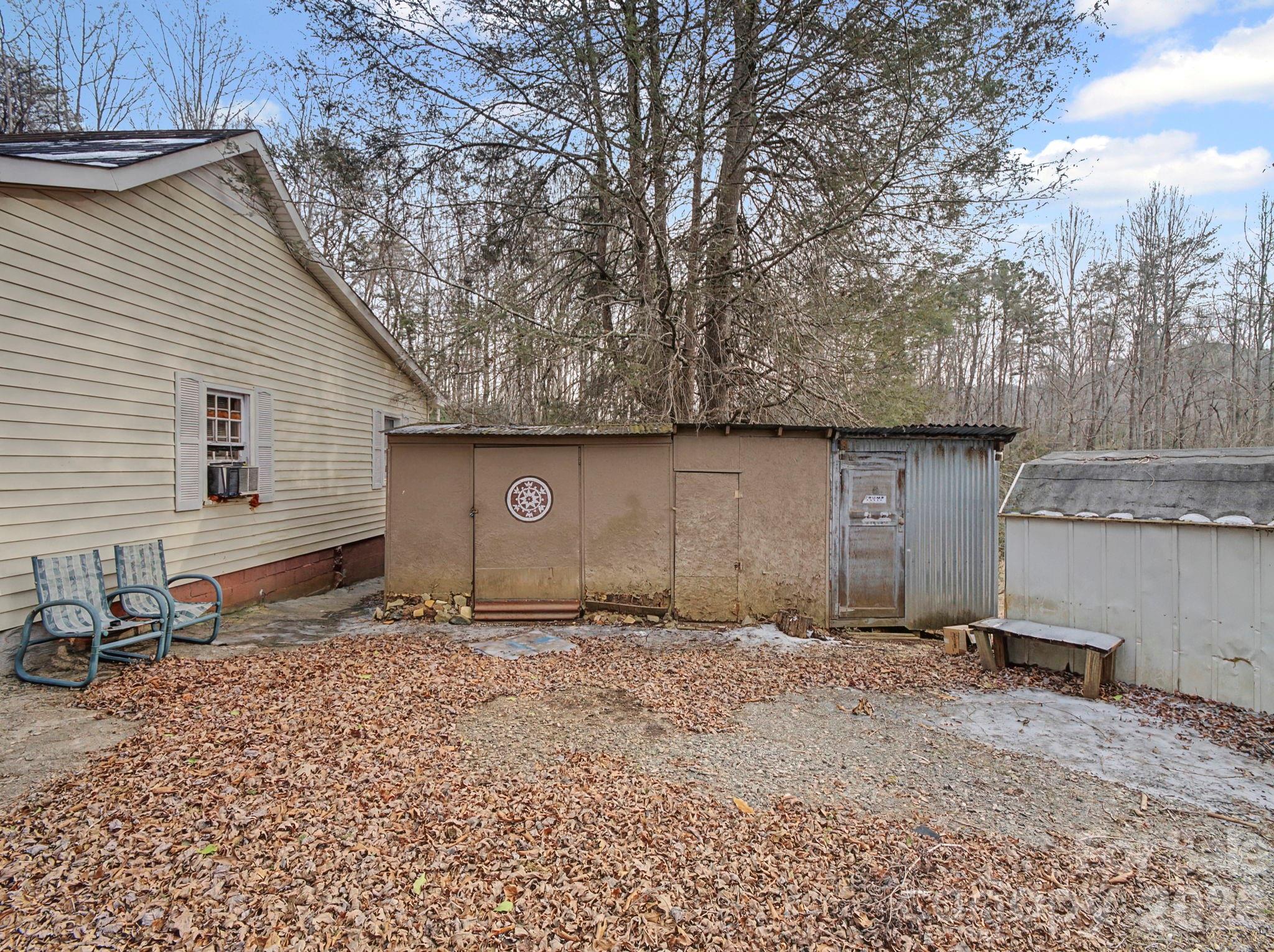 1526 Bills Creek Road Lake Lure, NC 28746 - Photo 4 of 25 a backyard of a house