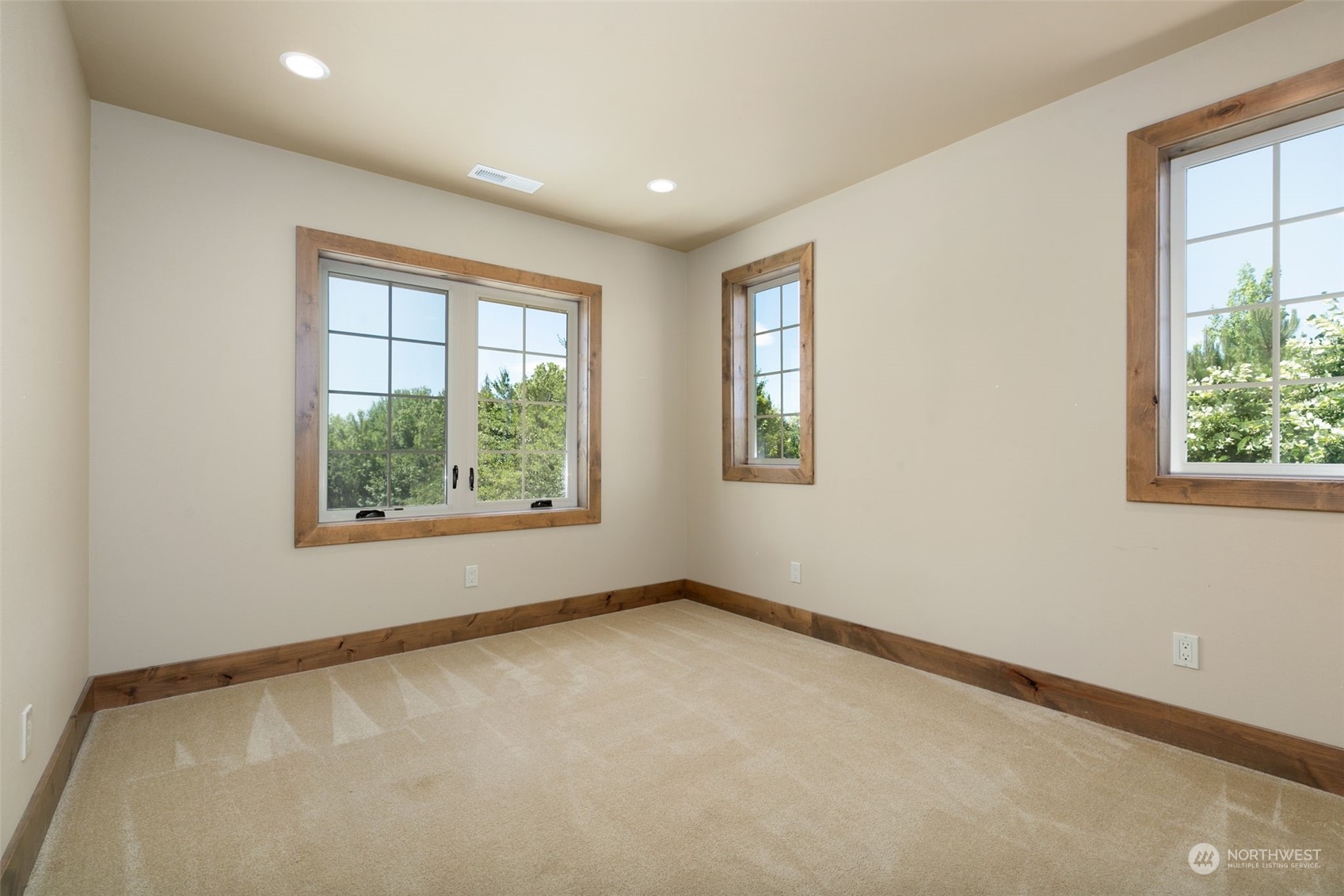12302 Marble Road Yakima, WA 98908 - Photo 28 of 40 an empty room with windows