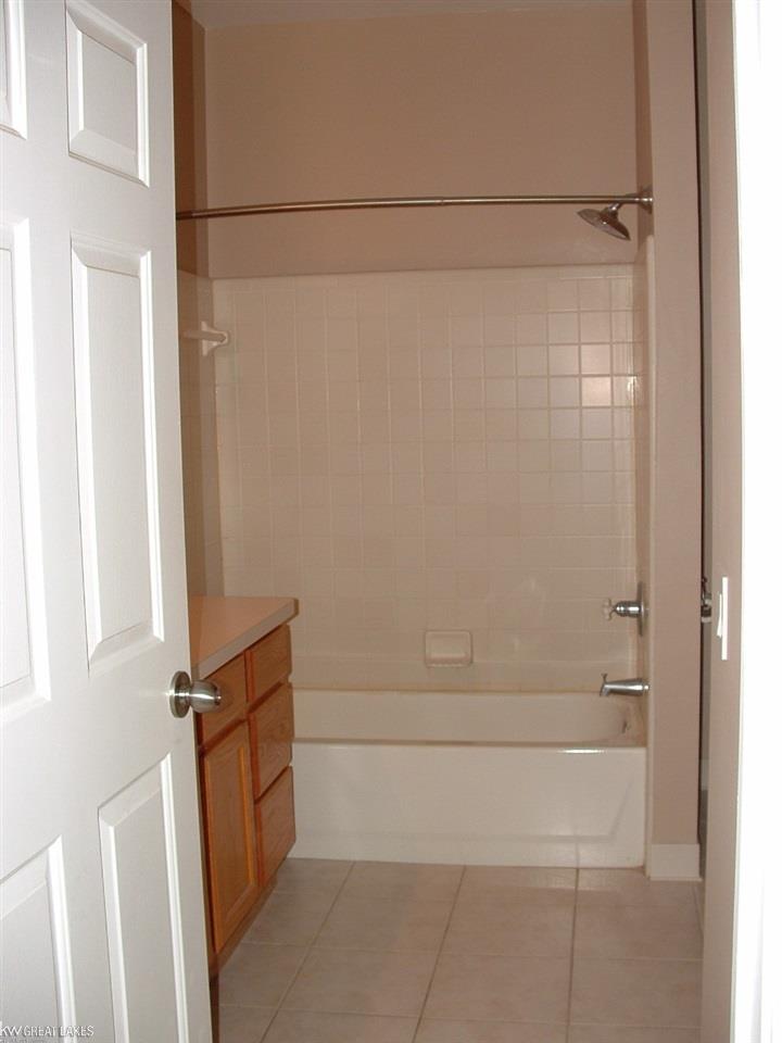 39182 Hayes Road Clinton Township, MI 48038 - Photo 16 of 27 Entry to Bath of Mas Bed