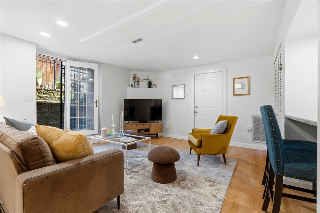 97 Sewall Avenue, Unit 5 Brookline, MA 02446 - Photo 3 of 17