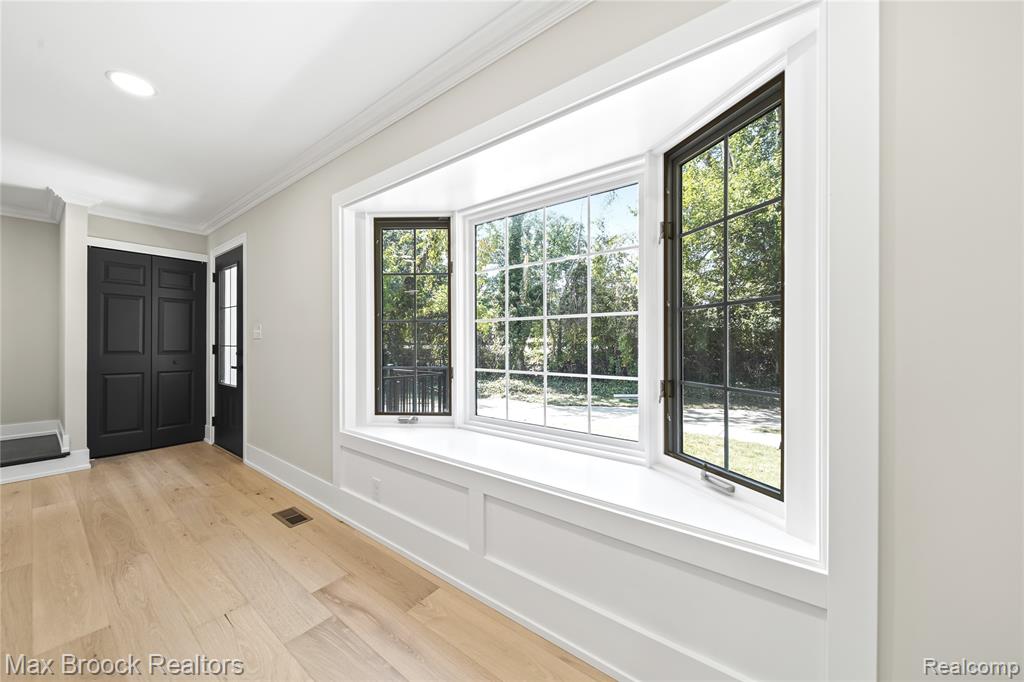 2422 Oliver Road Royal Oak, MI 48073 - Photo 9 of 57 Gallery Image 9