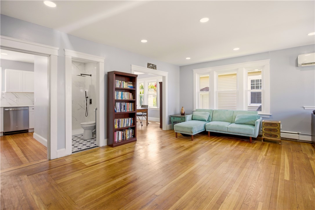 18 Harding Avenue Cranston, RI 02905 - Photo 5 of 33