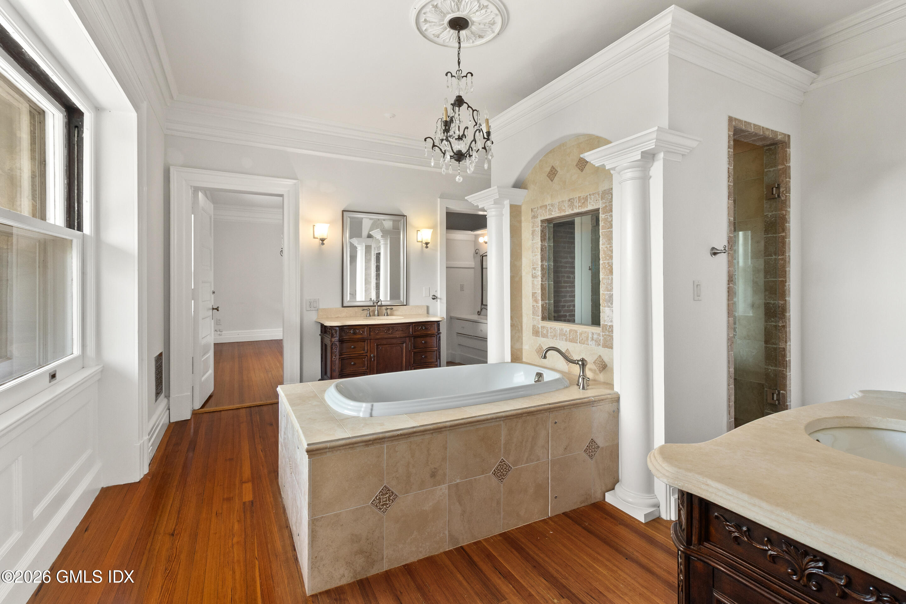432 Field Point Road Greenwich, CT 06830 - Photo 36 of 49 Bathroom/Second floor