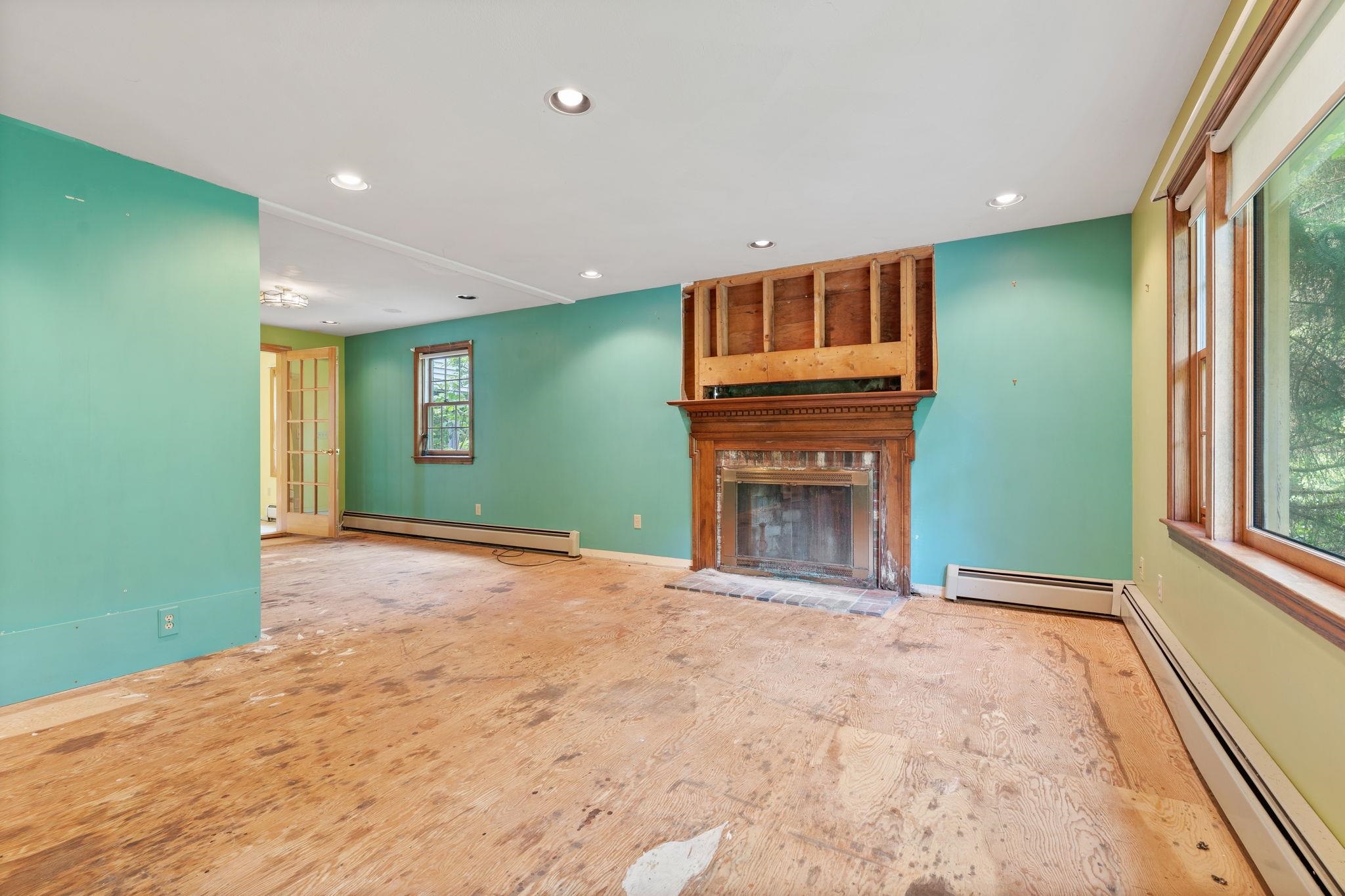534 Main Street Sandown, NH 03873 - Photo 4 of 48 Gallery Image 4