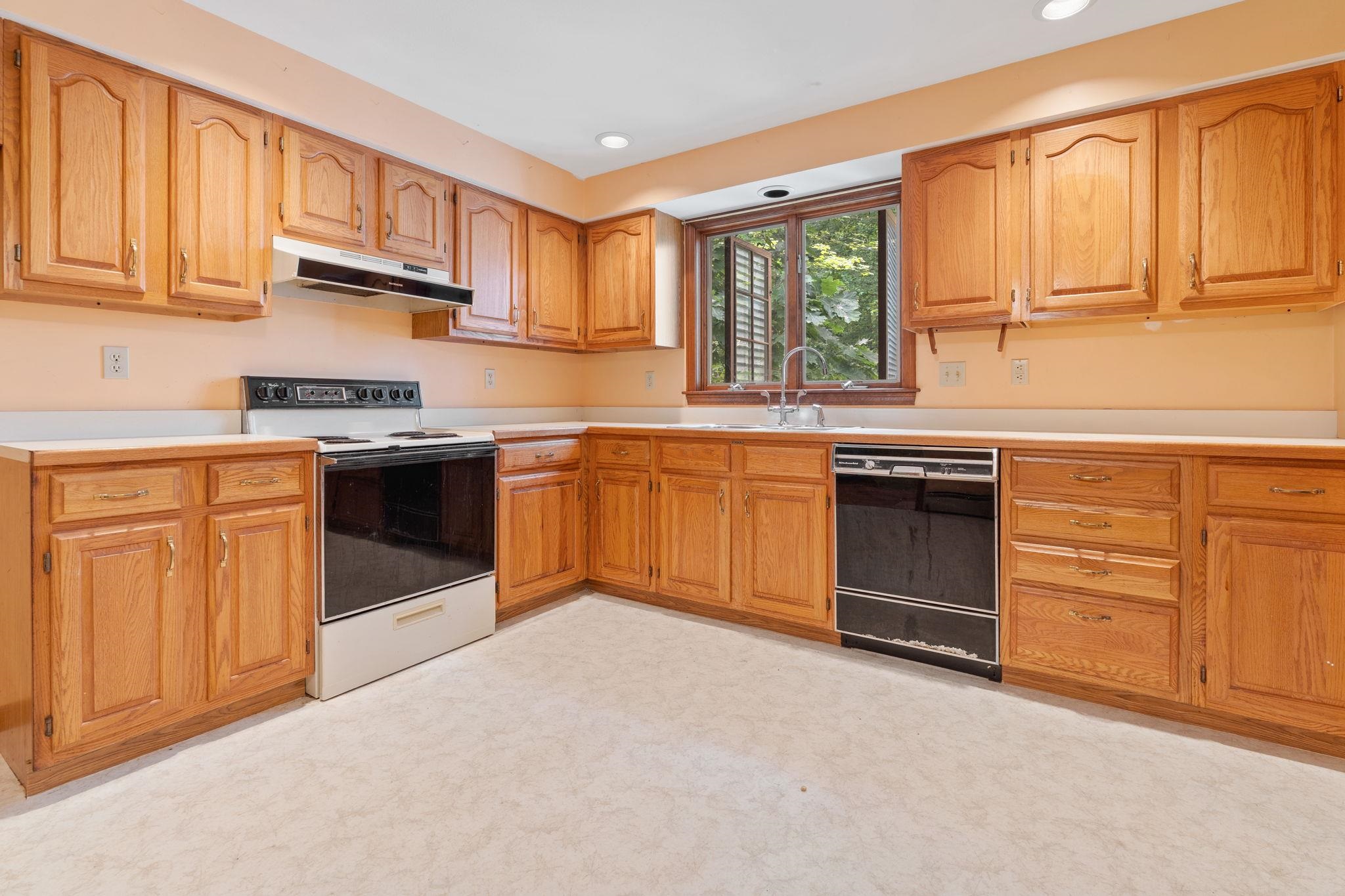 534 Main Street Sandown, NH 03873 - Photo 9 of 48 Gallery Image 9