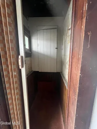 $1,600 | 300 Division Street, Unit 2 UPSTAIRS, Amsterdam, NY 12010
