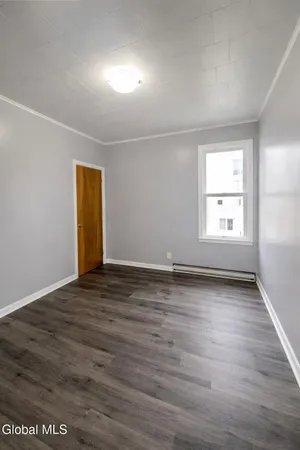 $1,600 | 300 Division Street, Unit 2 UPSTAIRS, Amsterdam, NY 12010