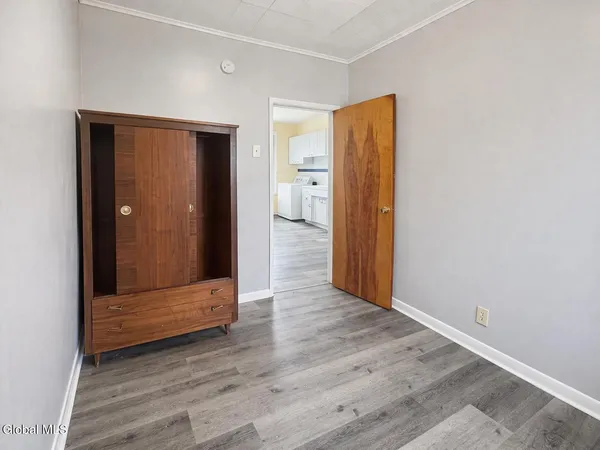 $1,600 | 300 Division Street, Unit 2 UPSTAIRS, Amsterdam, NY 12010