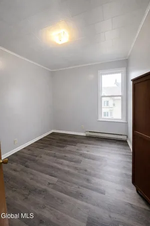 $1,600 | 300 Division Street, Unit 2 UPSTAIRS, Amsterdam, NY 12010