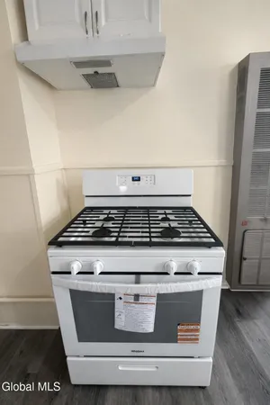 $1,600 | 300 Division Street, Unit 2 UPSTAIRS, Amsterdam, NY 12010