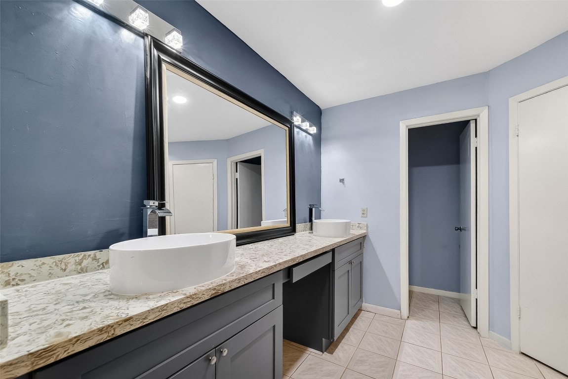 10706 Sagebluff Drive Houston, TX 77089 - Photo 12 of 19 a bathroom with a granite countertop sink and a mirror