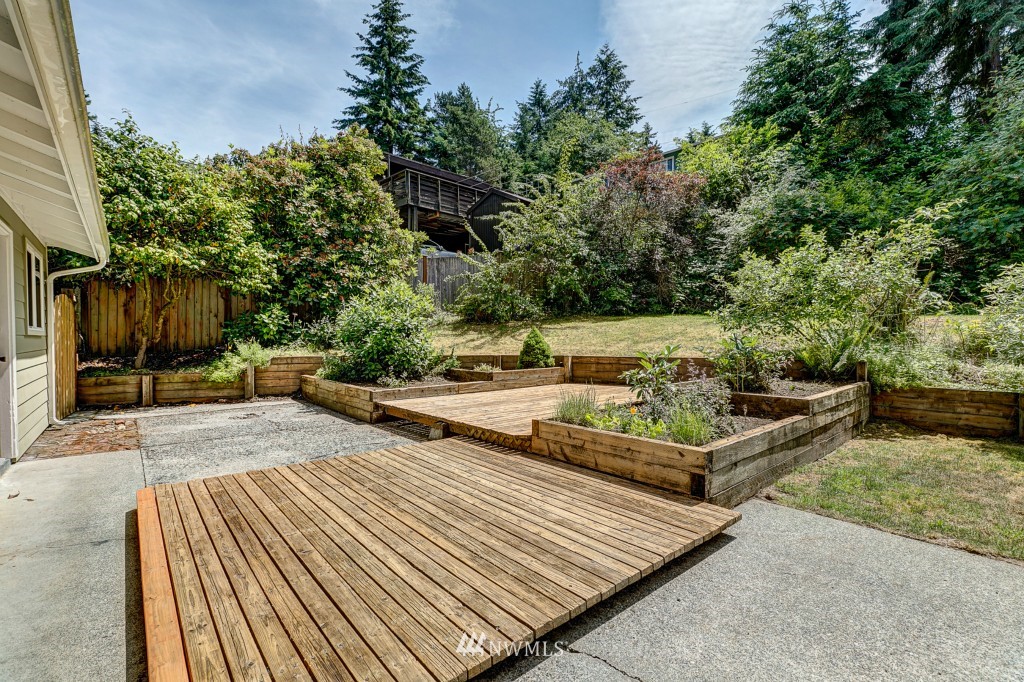 6900 Meadowdale Beach Road Edmonds, WA 98026 - Photo 19 of 21 Gallery Image 19