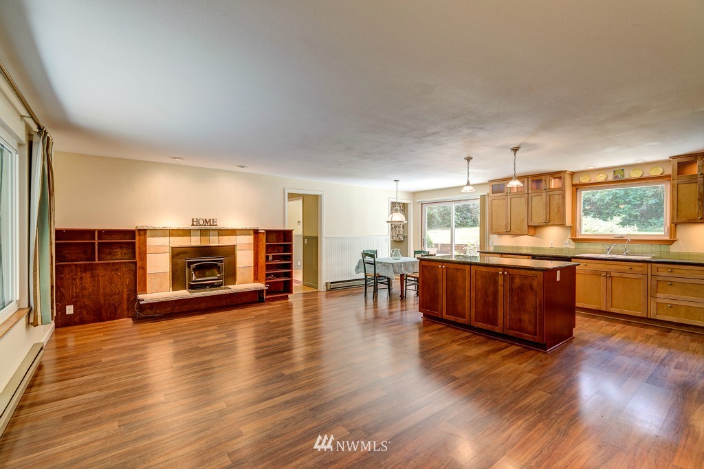 6900 Meadowdale Beach Road Edmonds, WA 98026 - Photo 3 of 21 Gallery Image 3