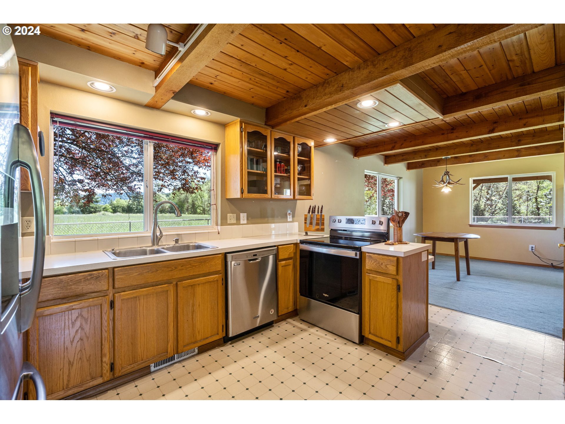 21475 Southwest Eagle Point Road McMinnville, OR 97128 - Photo 12 of 47 Gallery Image 12