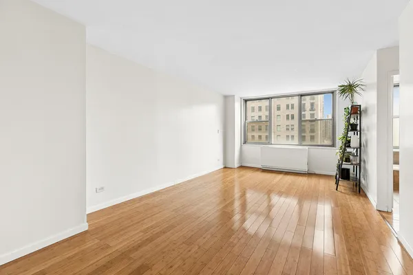 $4,500 | 301 East 79th Street, Unit 14E | Upper East Side