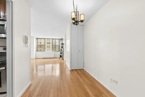 $4,500 | 301 East 79th Street, Unit 14E | Upper East Side