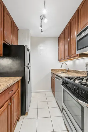 $4,500 | 301 East 79th Street, Unit 14E | Upper East Side