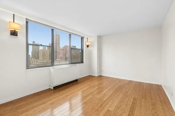 $4,500 | 301 East 79th Street, Unit 14E | Upper East Side