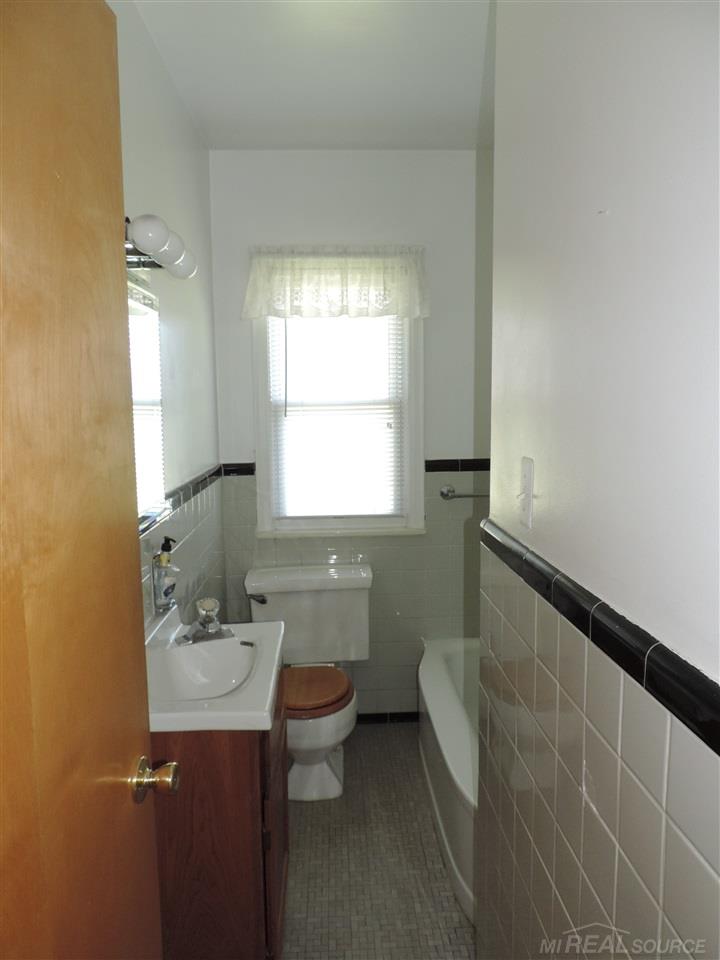35746 Utica Road Clinton Township, MI 48035 - Photo 7 of 22