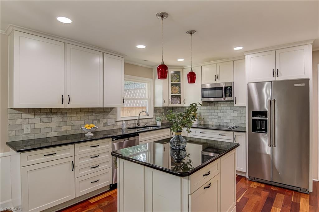 208 Mountain View Road King, NC 27021 - Photo 9 of 33