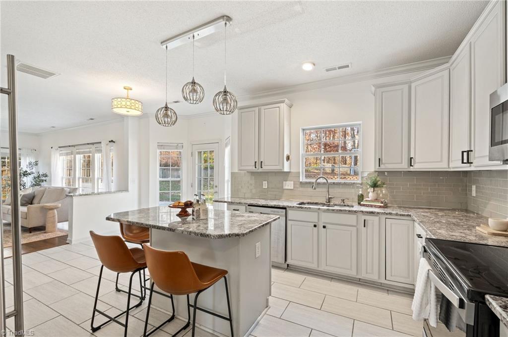 4505 Garden Club Street High Point, NC 27265 - Photo 14 of 44 Kitchen