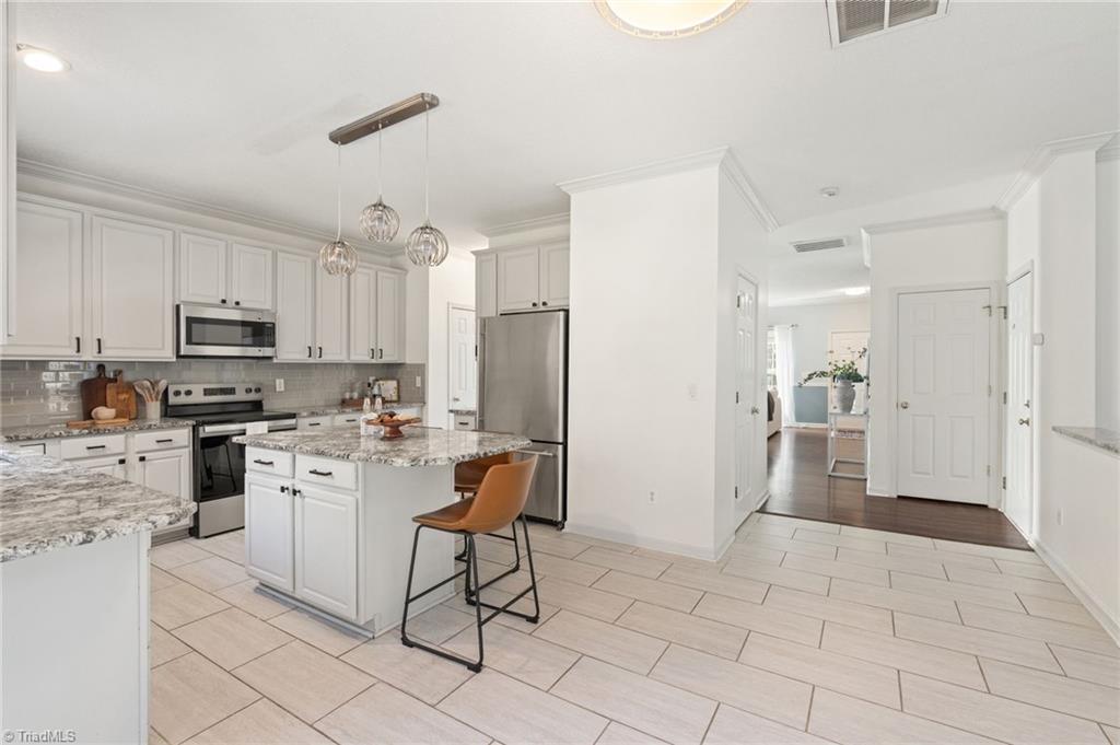 4505 Garden Club Street High Point, NC 27265 - Photo 19 of 44 Kitchen/Breakfast Area