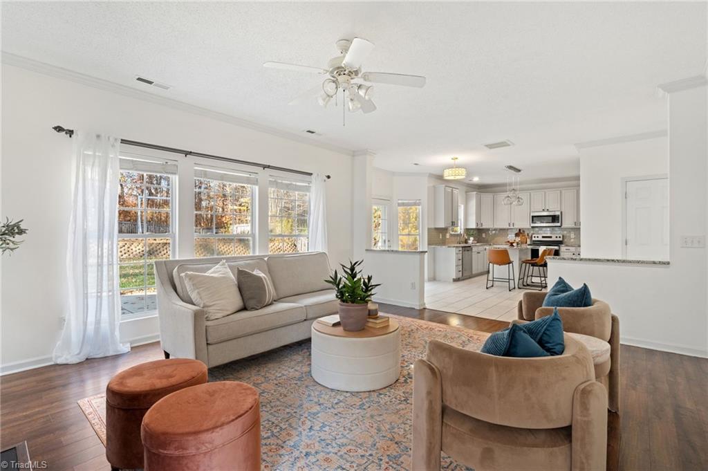 4505 Garden Club Street High Point, NC 27265 - Photo 21 of 44 Living Room