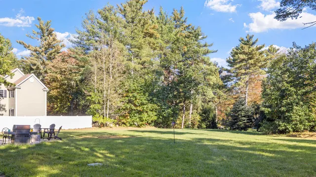 $977,400 | 59 Hawthorne Drive, Auburn, NH 03032