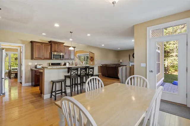 $977,400 | 59 Hawthorne Drive, Auburn, NH 03032