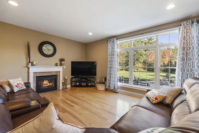 $977,400 | 59 Hawthorne Drive, Auburn, NH 03032