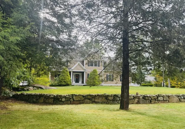 $977,400 | 59 Hawthorne Drive, Auburn, NH 03032