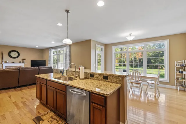 $977,400 | 59 Hawthorne Drive, Auburn, NH 03032