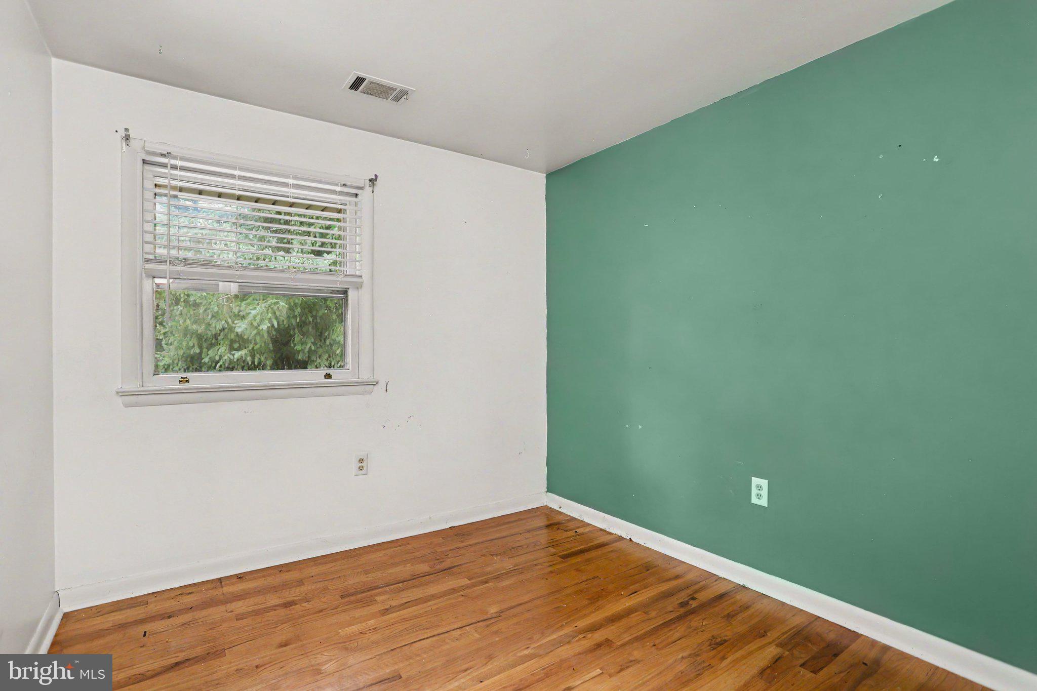 381 Ironstone Ridge Road Lancaster, PA 17603 - Photo 18 of 30 Bright room with fresh potential.