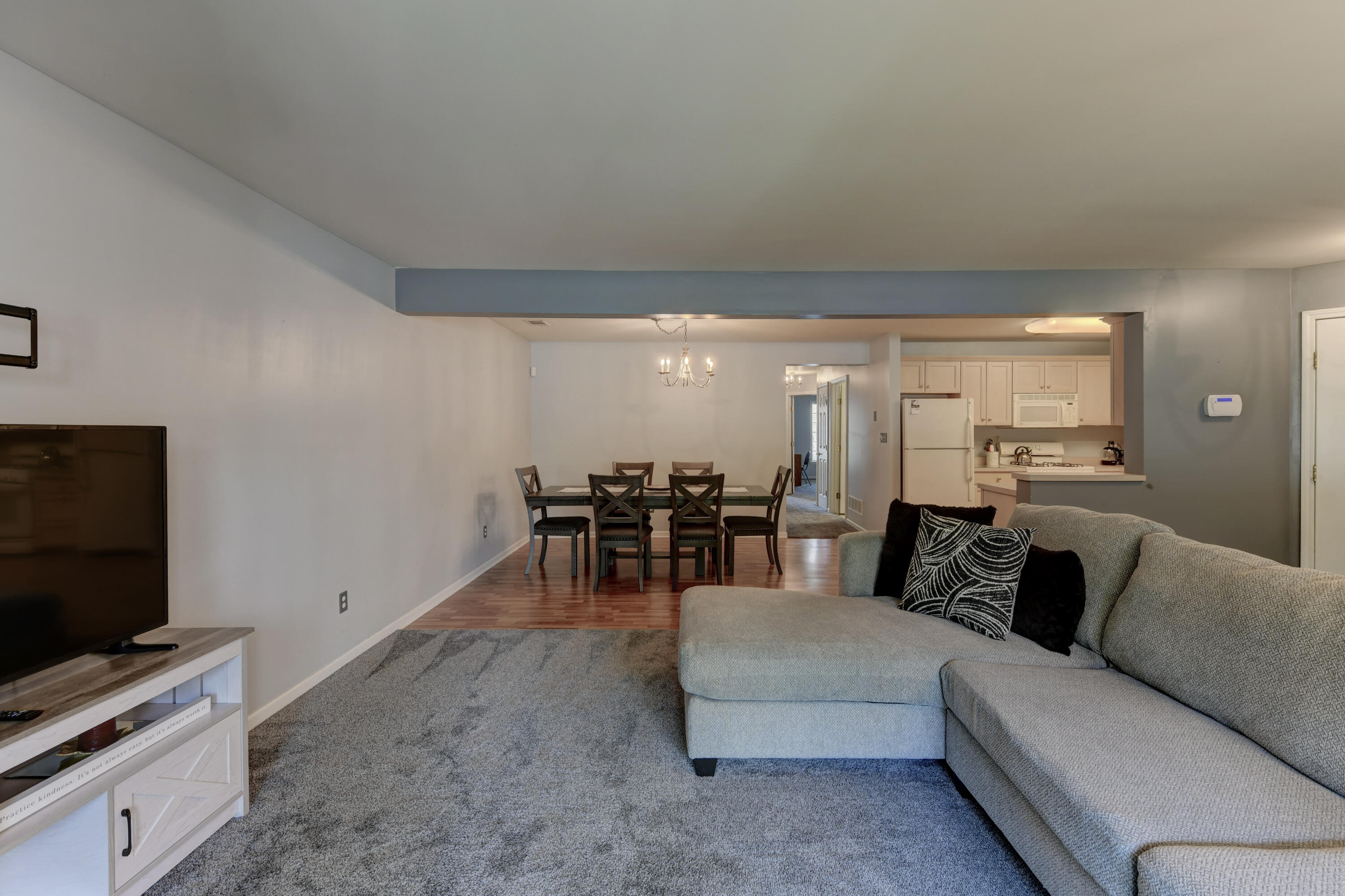 2740 Georgetowne Drive, Unit B1 Highland, IN 46322 - Photo 4 of 22 a living room with furniture and a flat screen tv